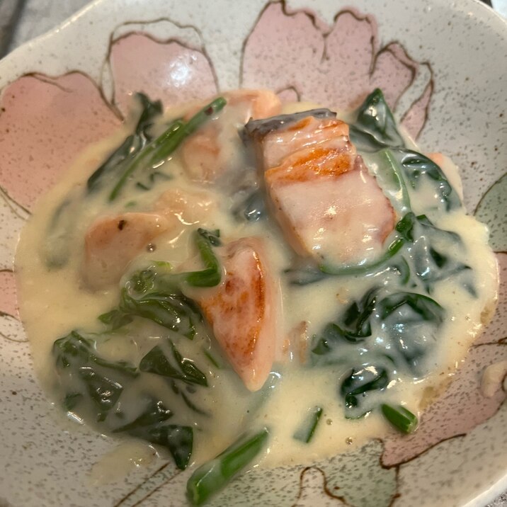 サーモンとほうれん草のクリーム煮